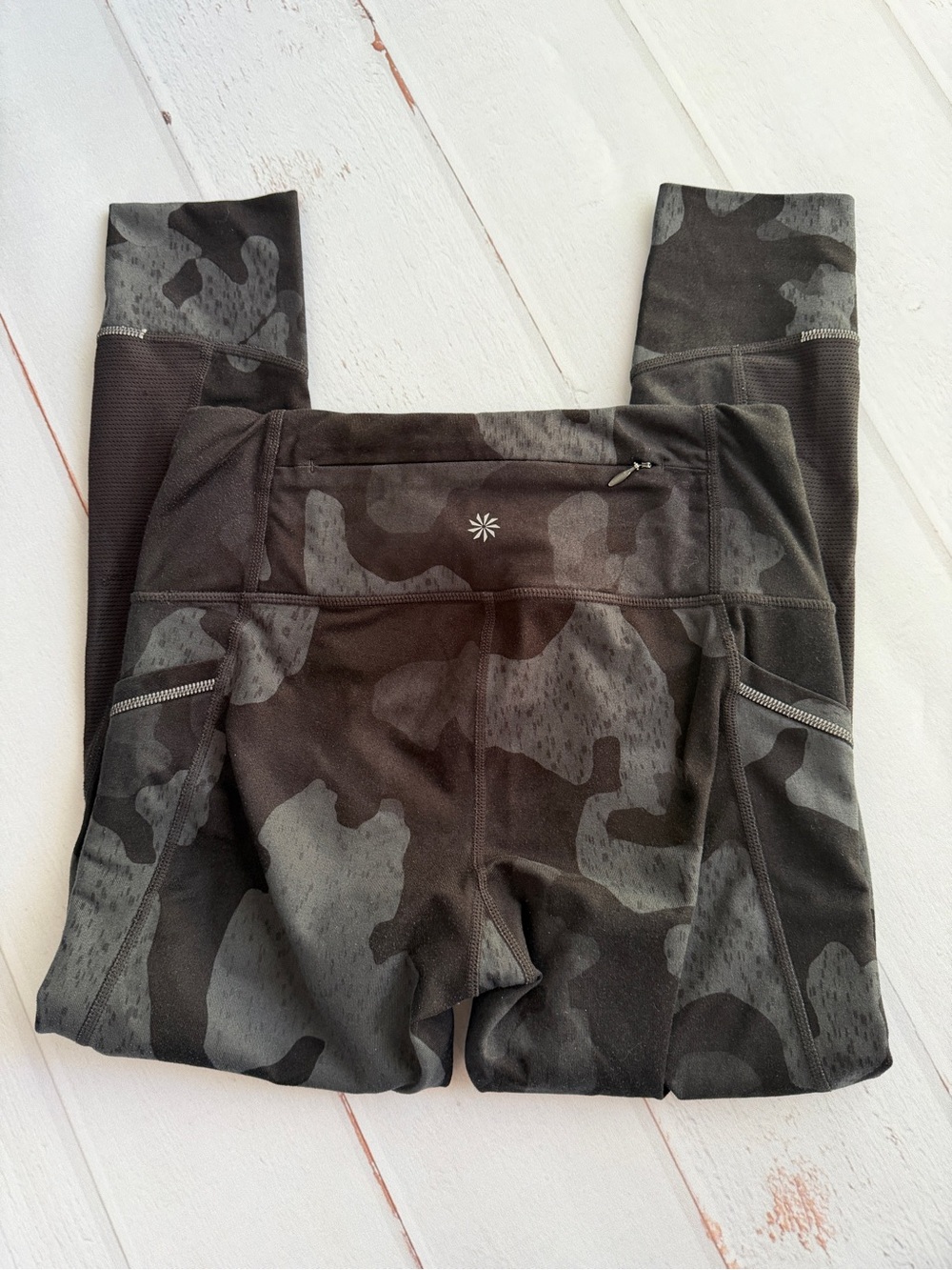 Athleta Black Camo Mesh Panel Pocket Leggings XS Athleisure Athletic - Picture 7 of 7
